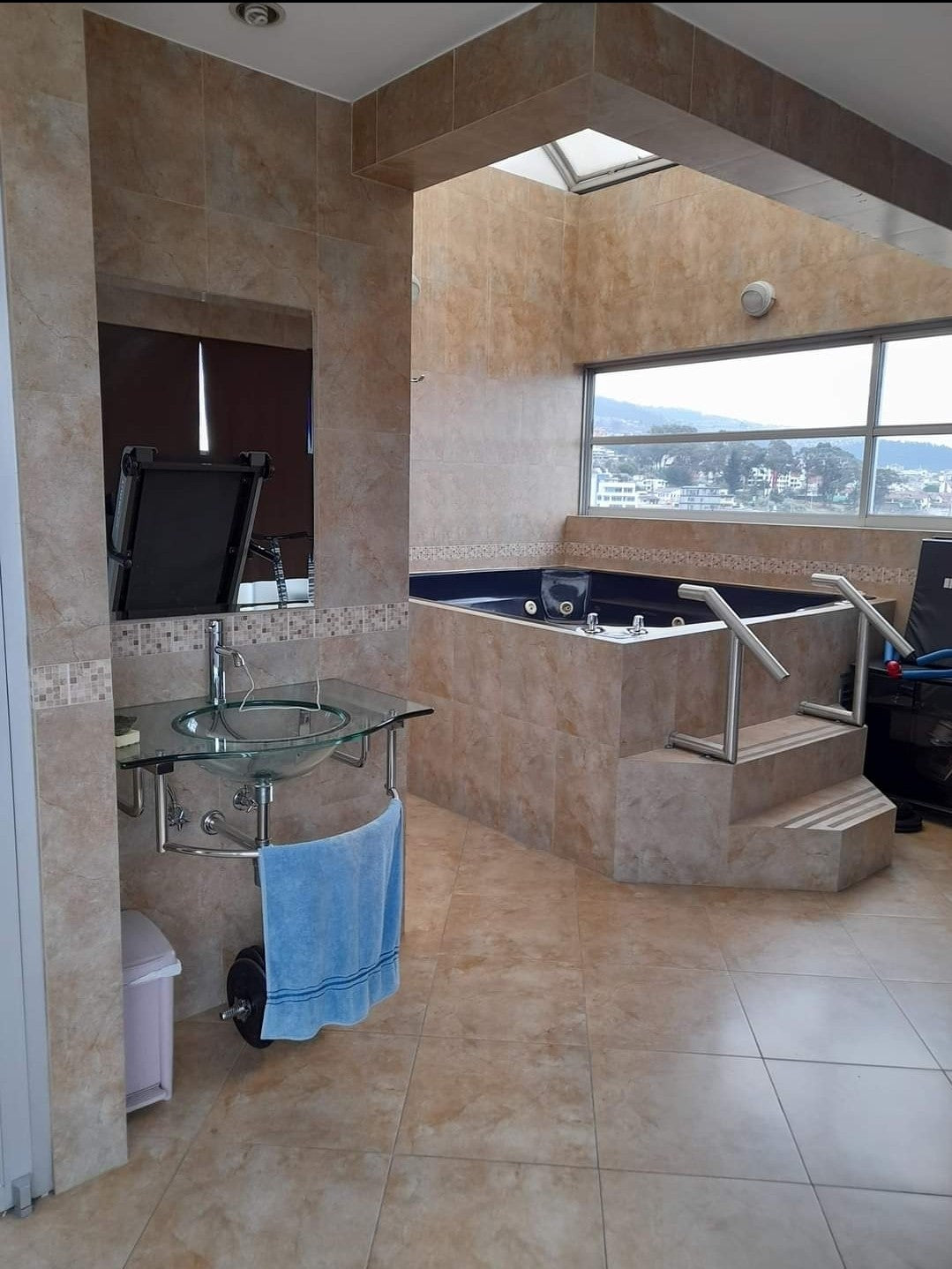 SE VENDE PENTHOUSE DUPLEX SECTOR QUITO TENIS